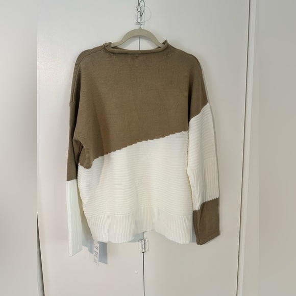 Ribbed Colorblock Mock Neck Sweater - Picture 5 of 6